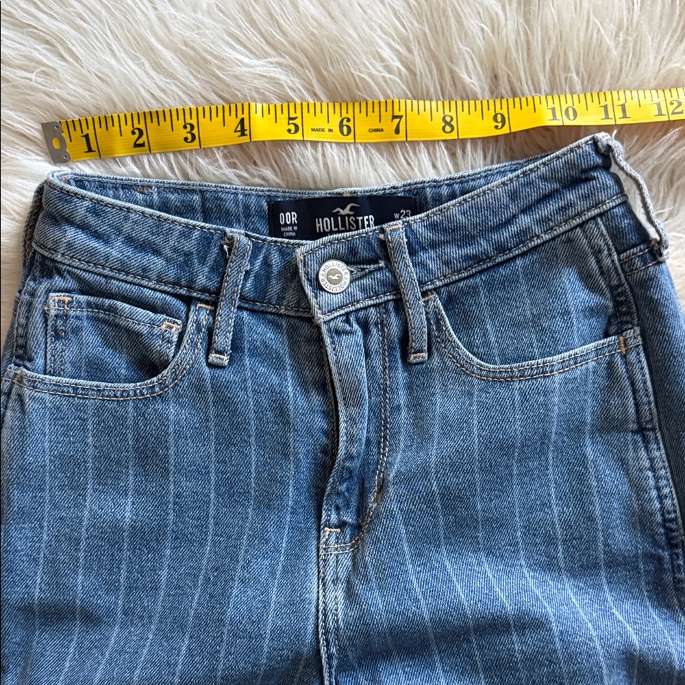 👖HOLLISTER ULTRA HIGH RISE MOM JEANS👖 - Picture 5 of 6